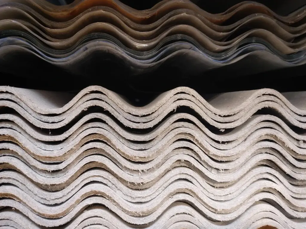 Asbest op je dak: dit grijze gevaar moet voor 2032 weg zijn