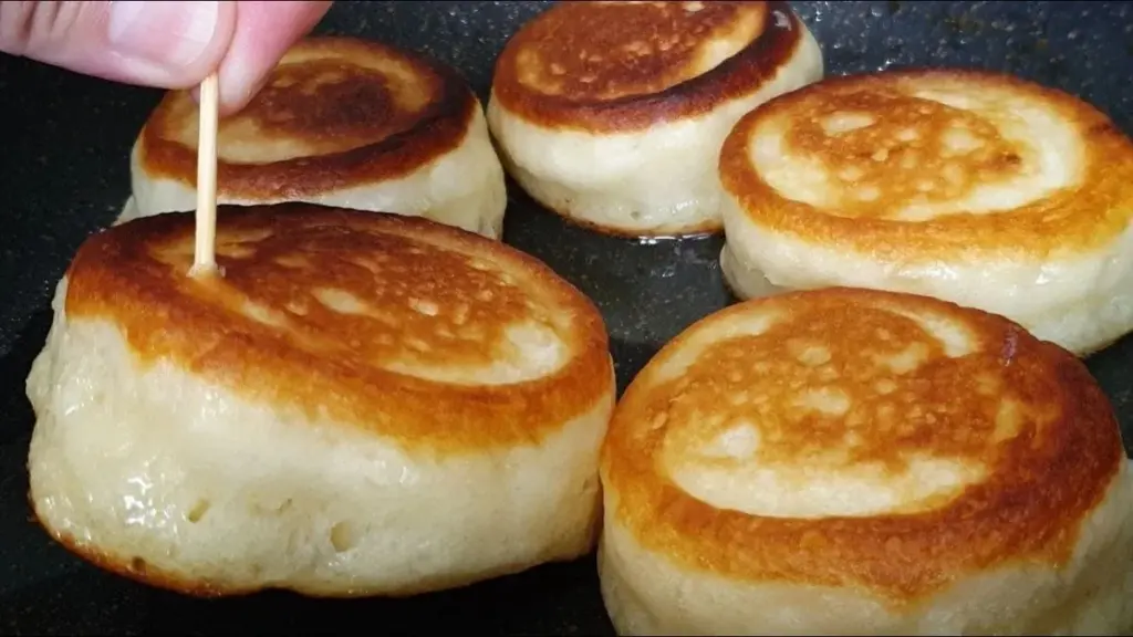 De blauwe dop op de kefir-fles: het geheim voor dikke pannenkoeken in 5 minuten