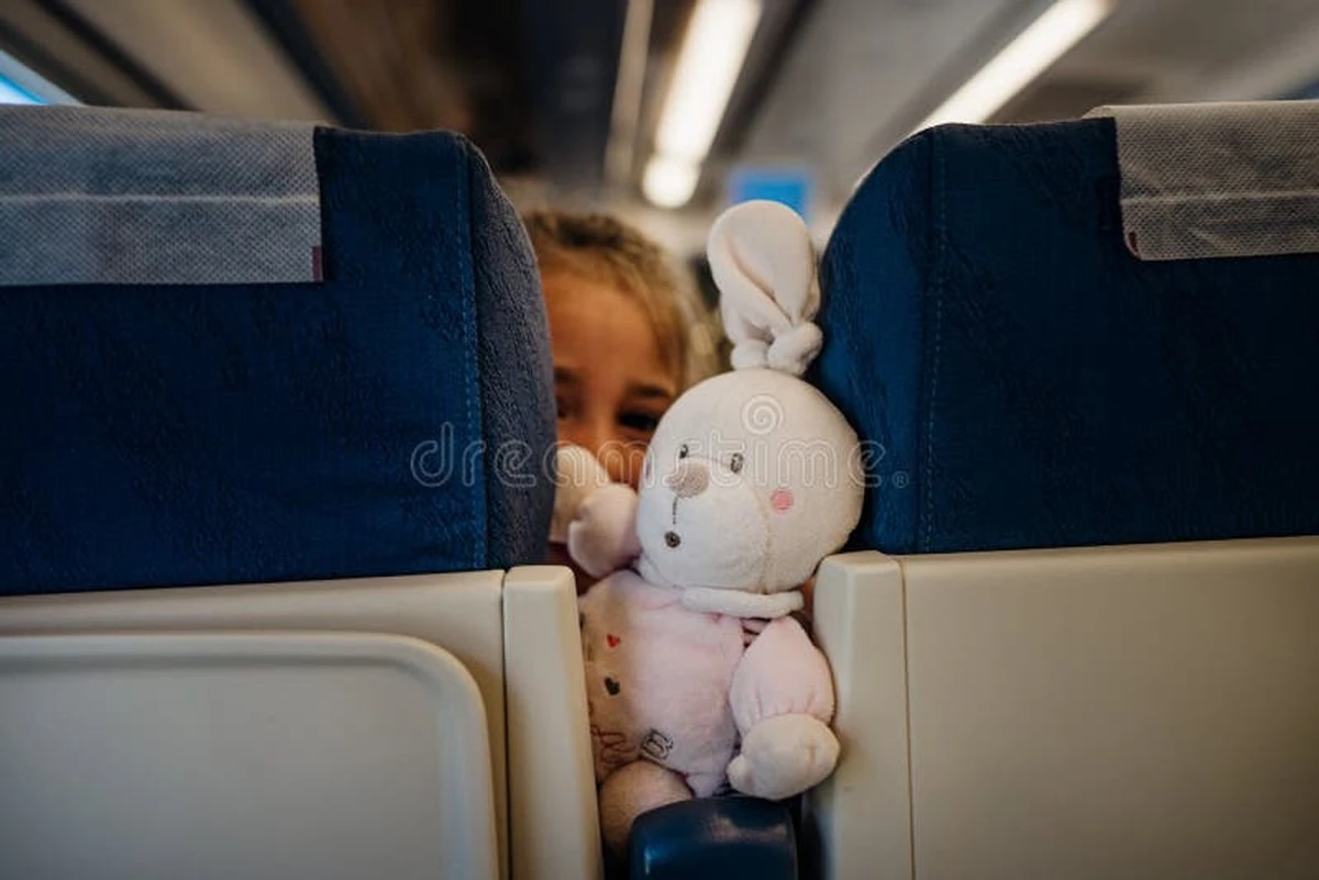 Waarom ervaren passagiers plaatsvervangende schaamte terwijl ouders in het vliegtuig hun koptelefoon opzetten? - image 1