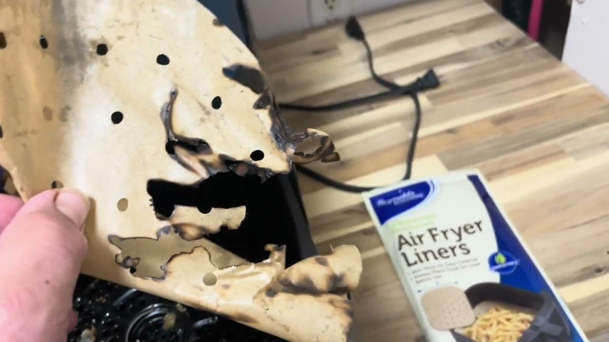 Waarom je nooit een leeg vel bakpapier in je airfryer moet leggen - image 1