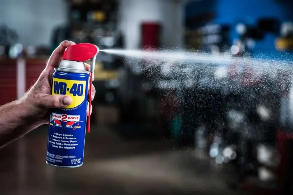Waarom je WD-40 nooit op de ketting van je e-bike moet spuiten