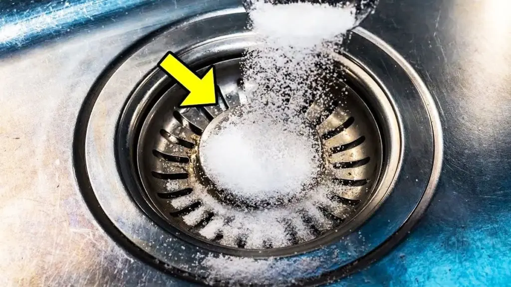 Waarom slimme huishoudens elke avond een kopje zout in de afvoer strooien