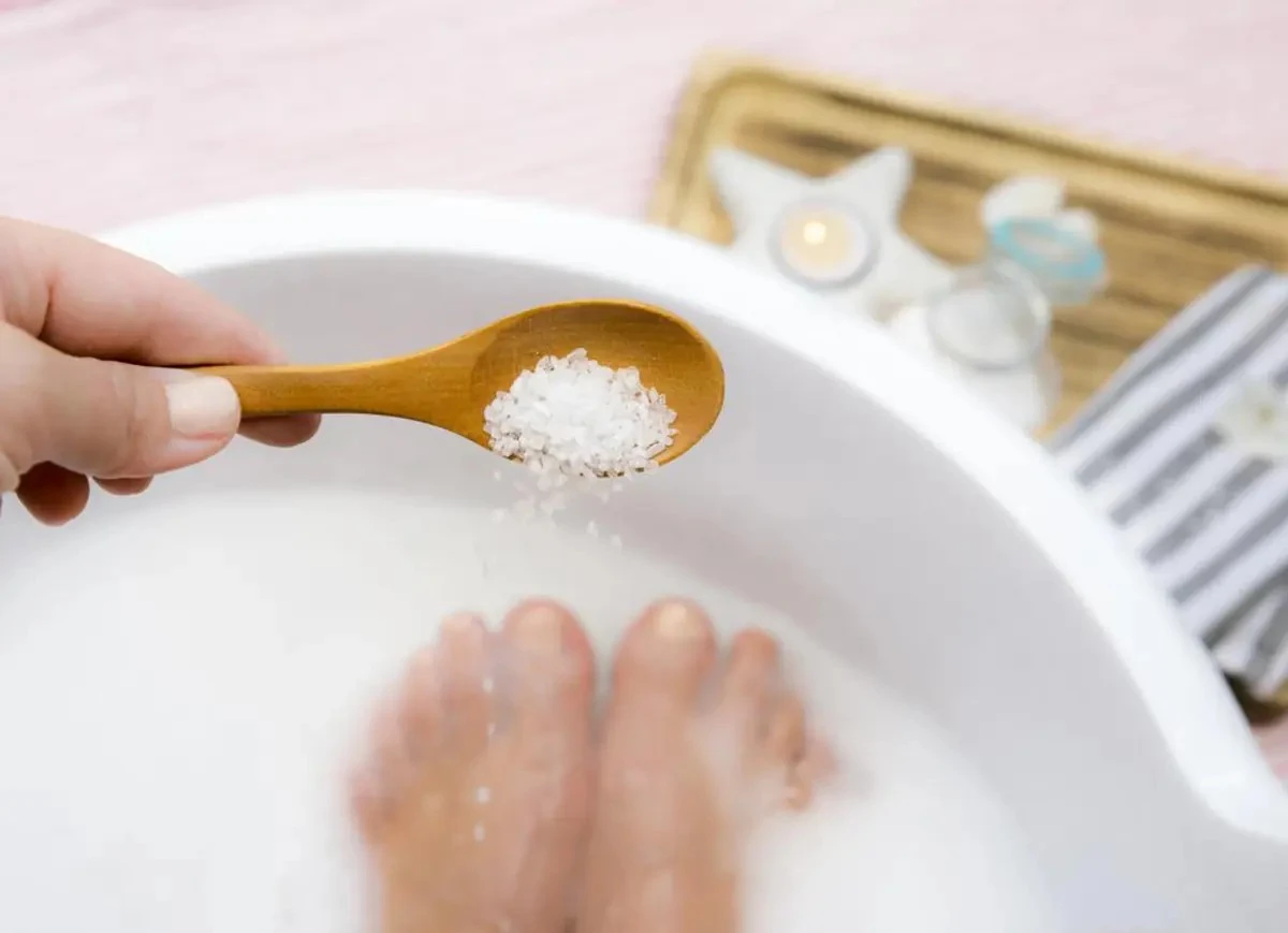 Waarom slimme mensen altijd een schepje zuiveringszout in hun voetenbad gooien - image 1