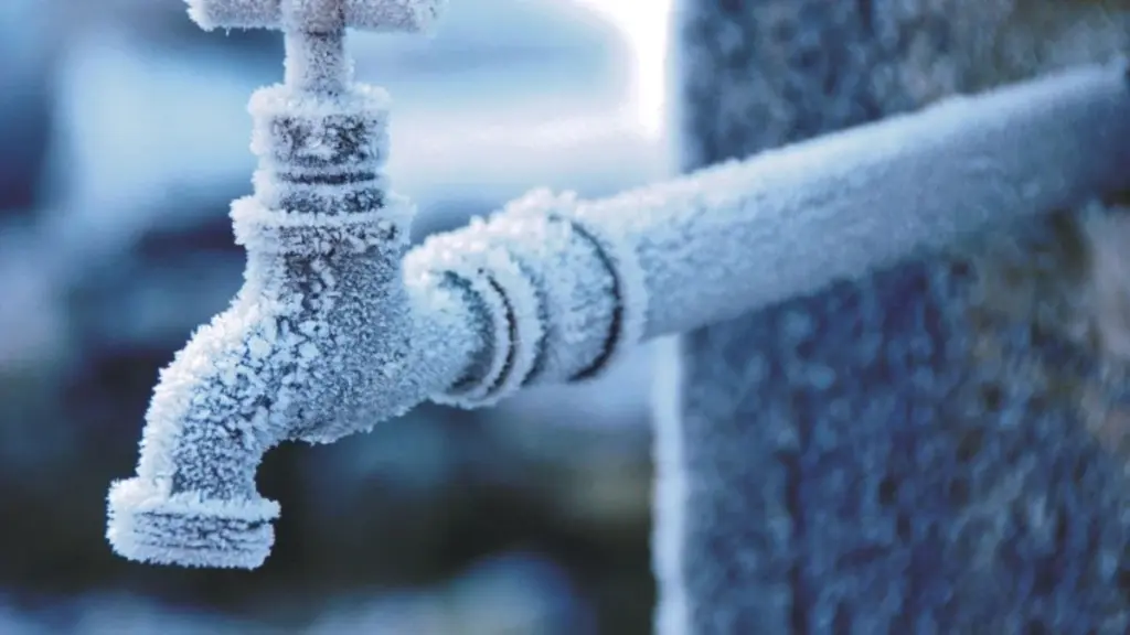 Waarom veel warmtepompen in Nederland voor bevroren leidingen zorgen