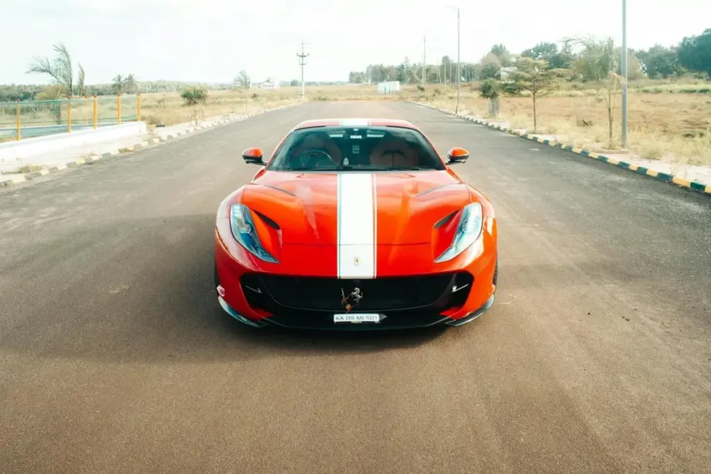 Waarom de nieuwe Ferrari Amalfi Spider de perfecte auto is voor de Nederlandse kust