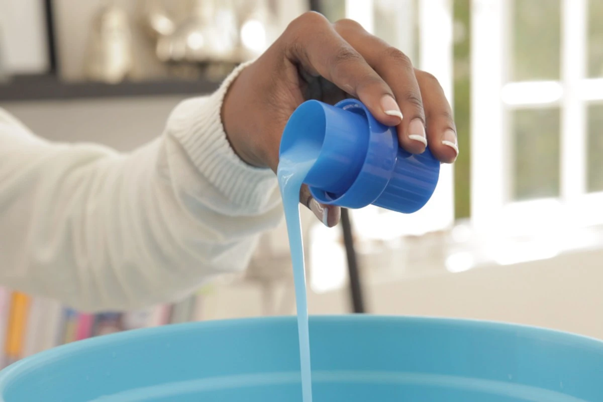 Waarom je die fles wasverzachter nooit bij je handdoeken moet gebruiken - image 1